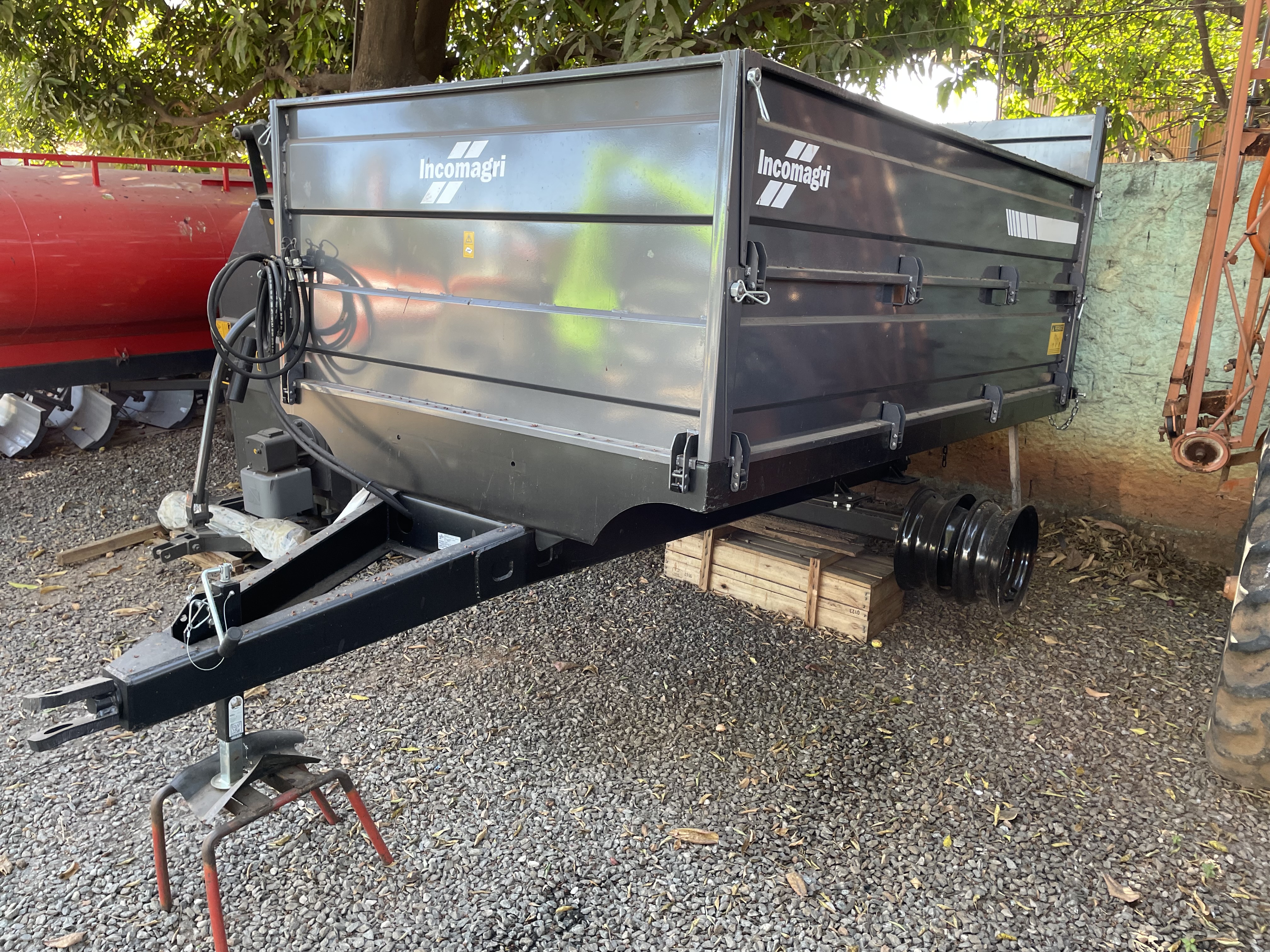 Imagem do Carreta basculante Metálica