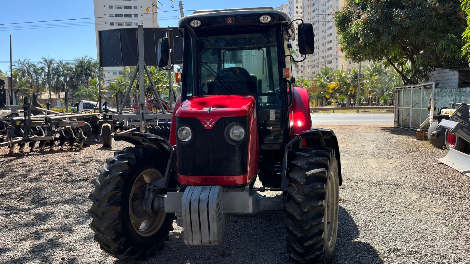 Imagem do Trator Massey Ferguson 4283